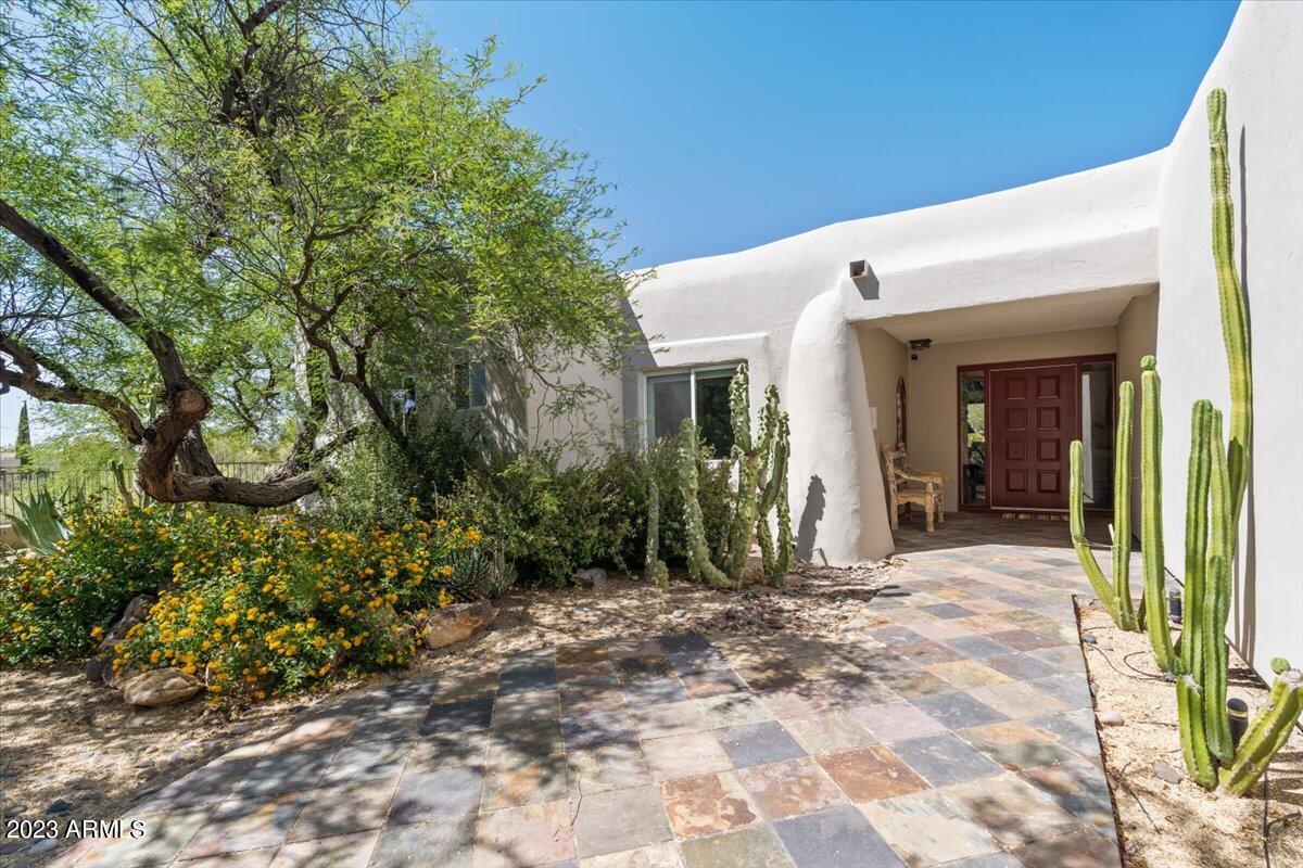 1816 E EAGLE CLAW Drive