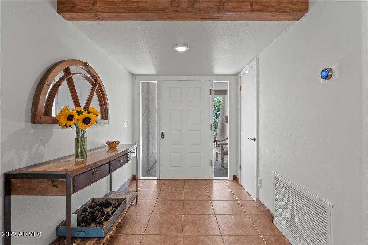 1816 E EAGLE CLAW Drive