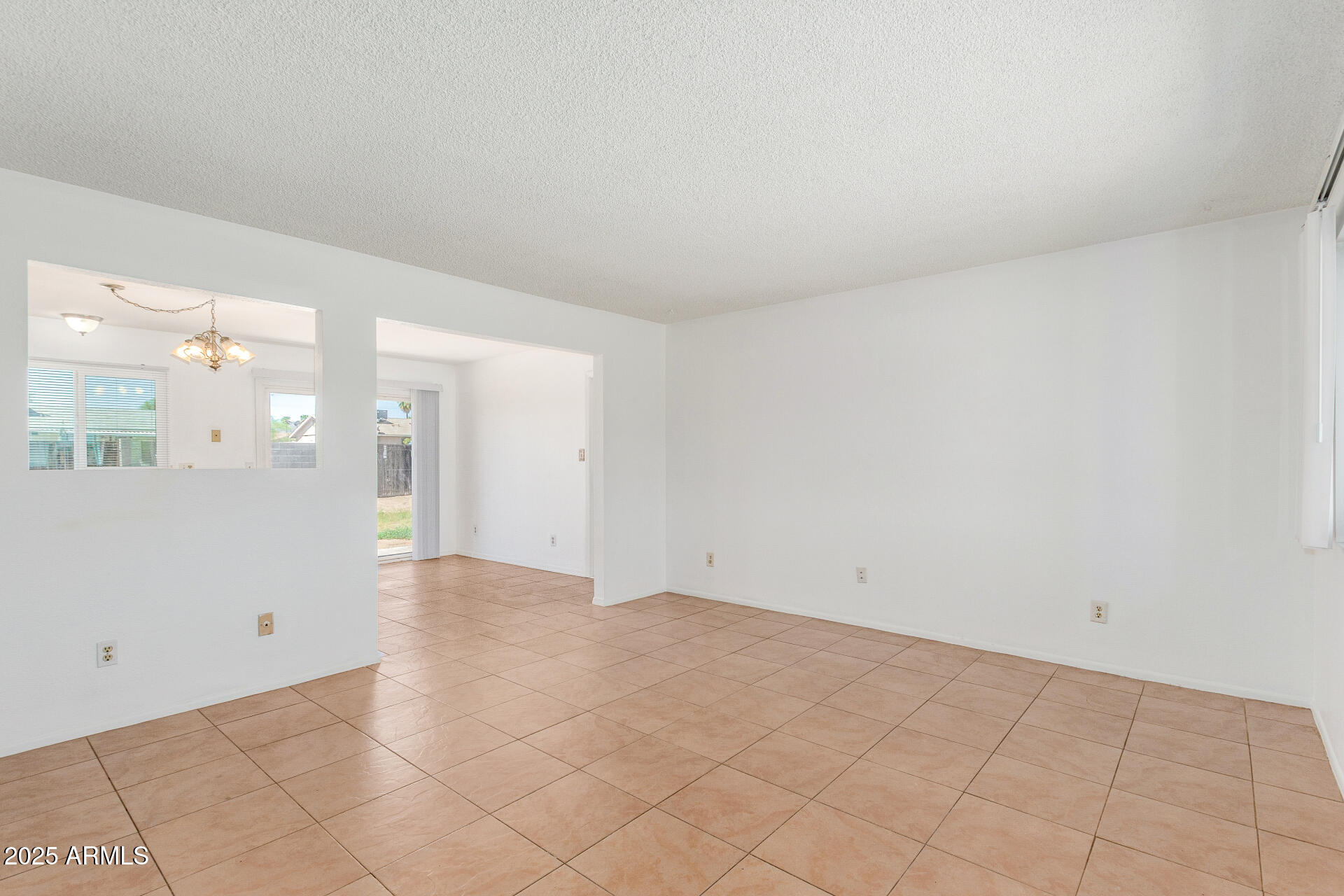 1105 W TULANE Drive