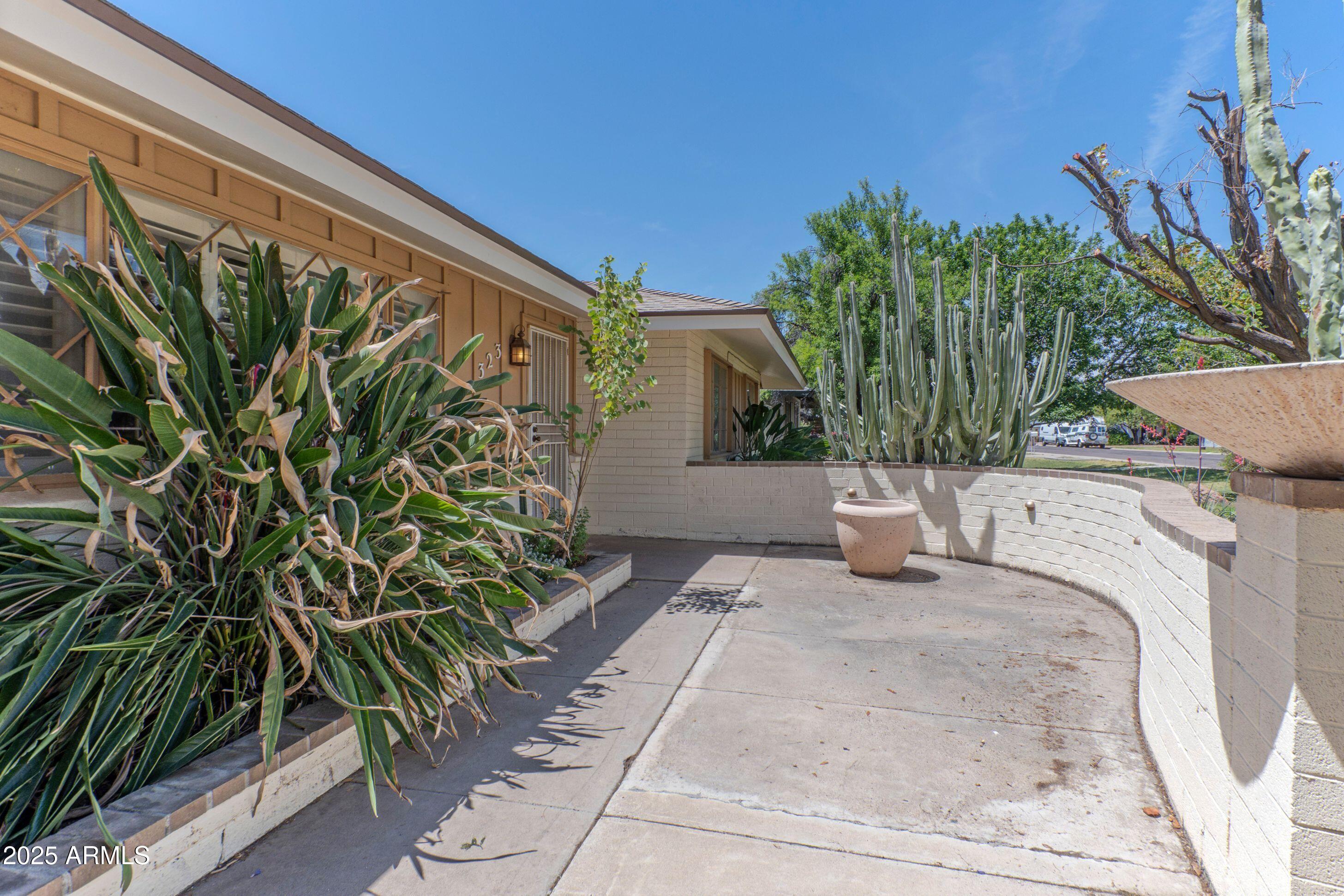 Search Homes 2 323 E GRISWOLD Road