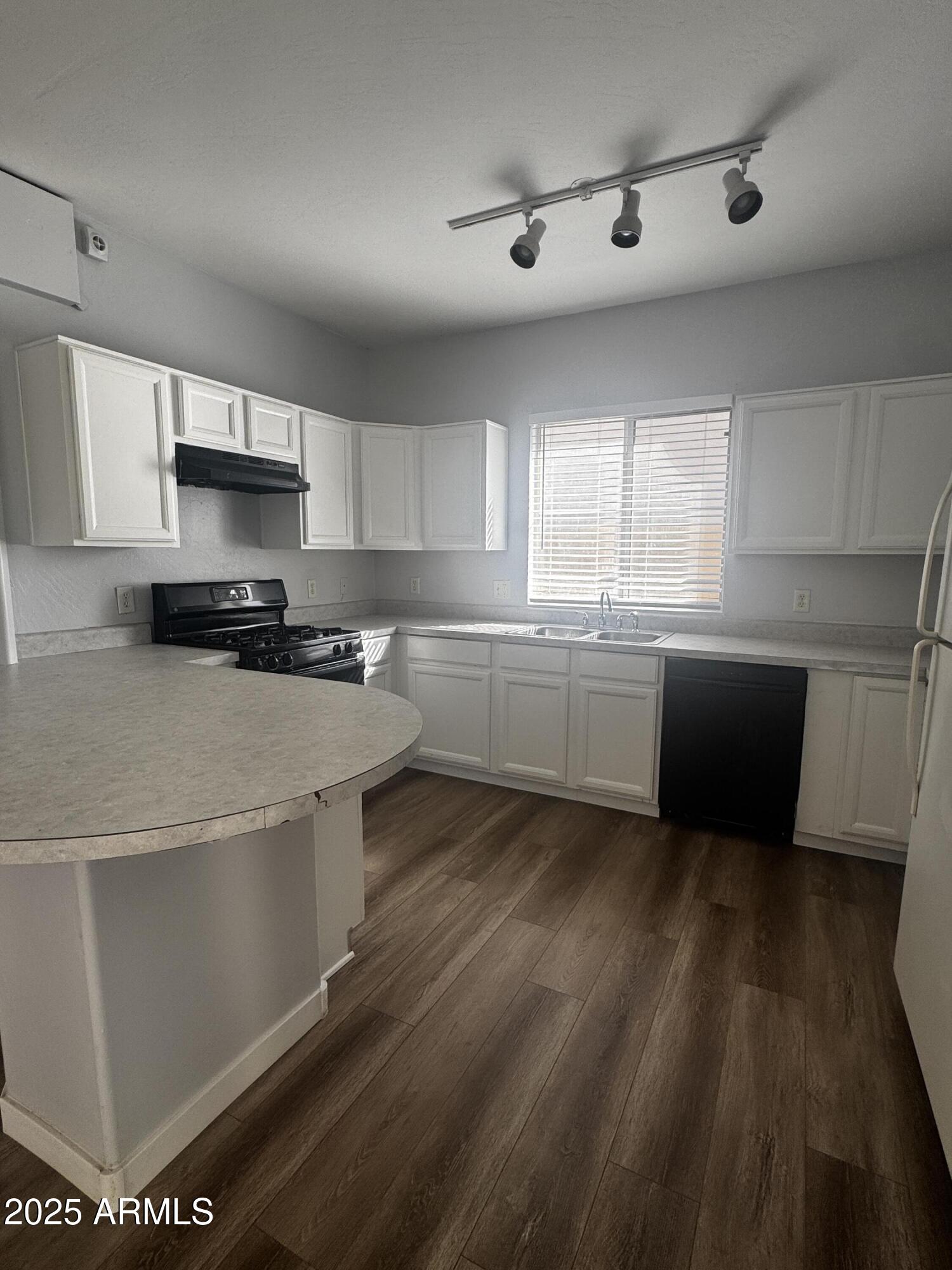 618 E Mariposa Place