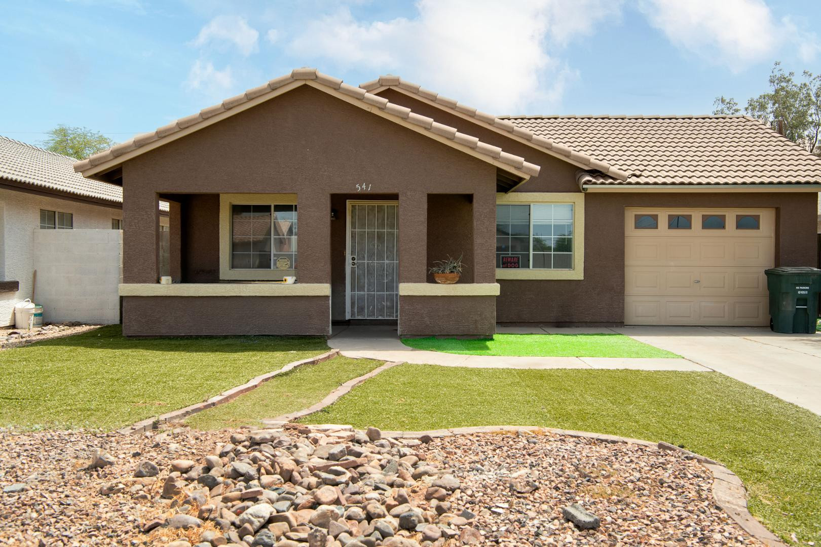 541 W Melrose Drive