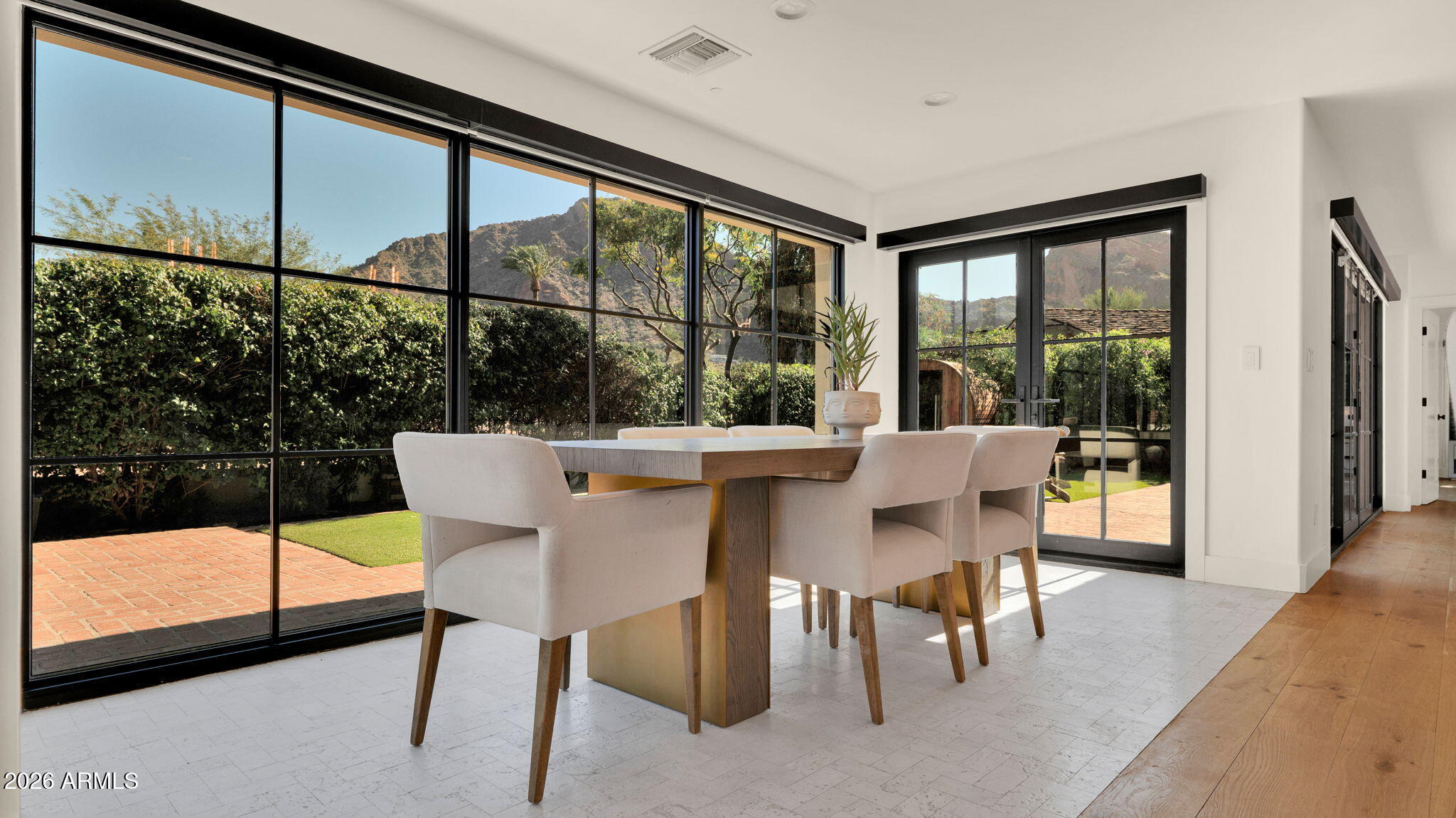 5525 E LINCOLN Drive 104