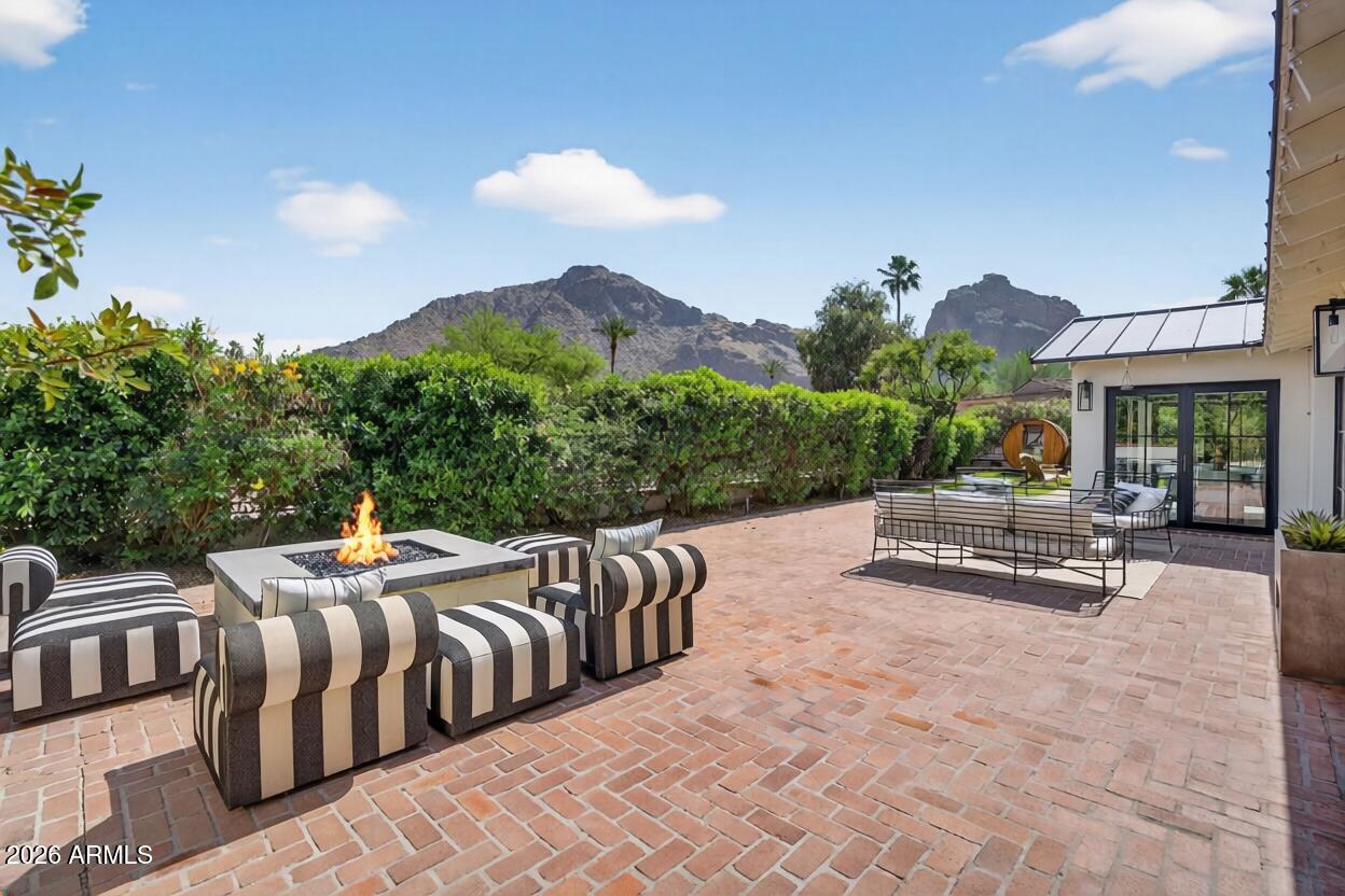 5525 E LINCOLN Drive 104