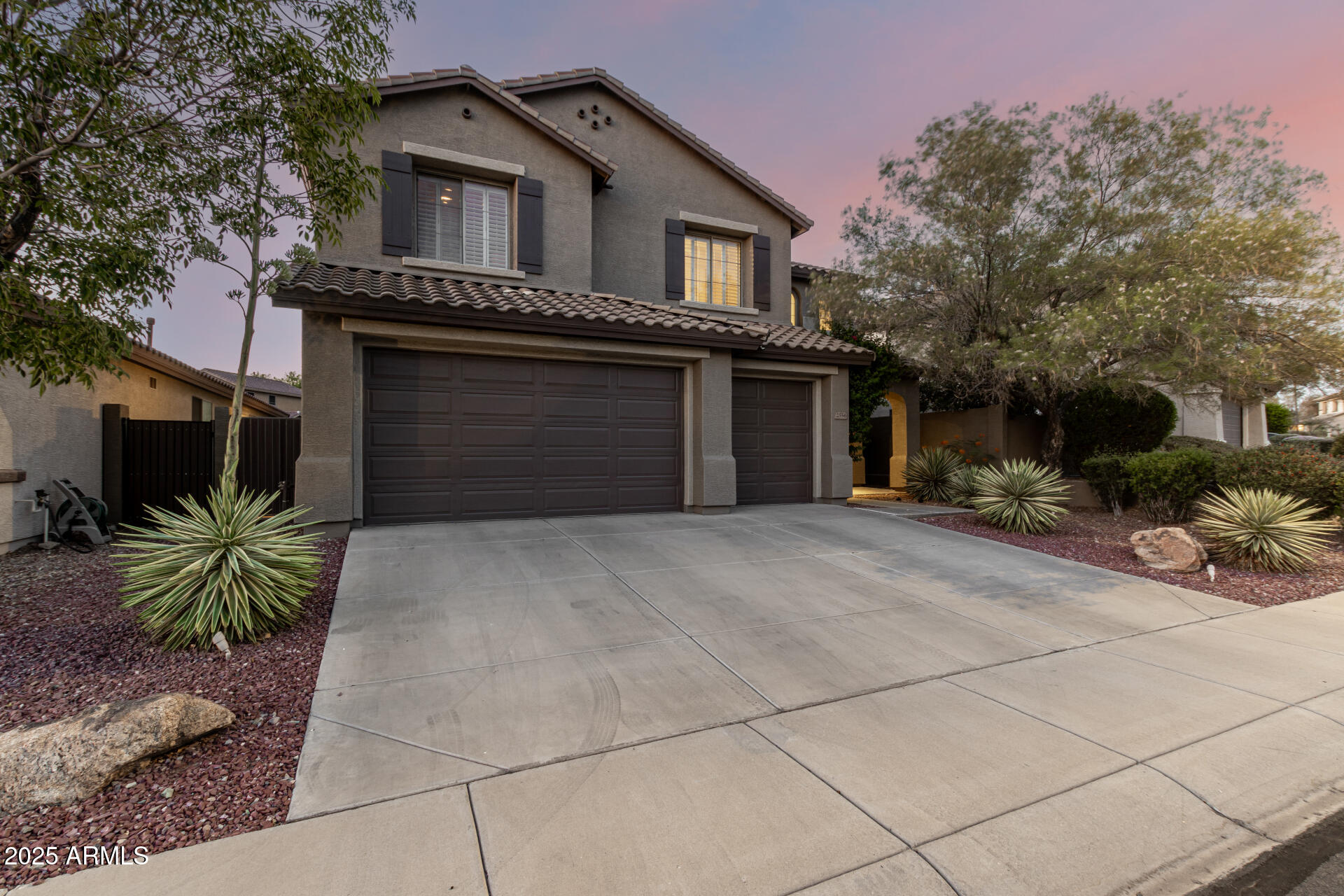 2556 W MORSE Drive