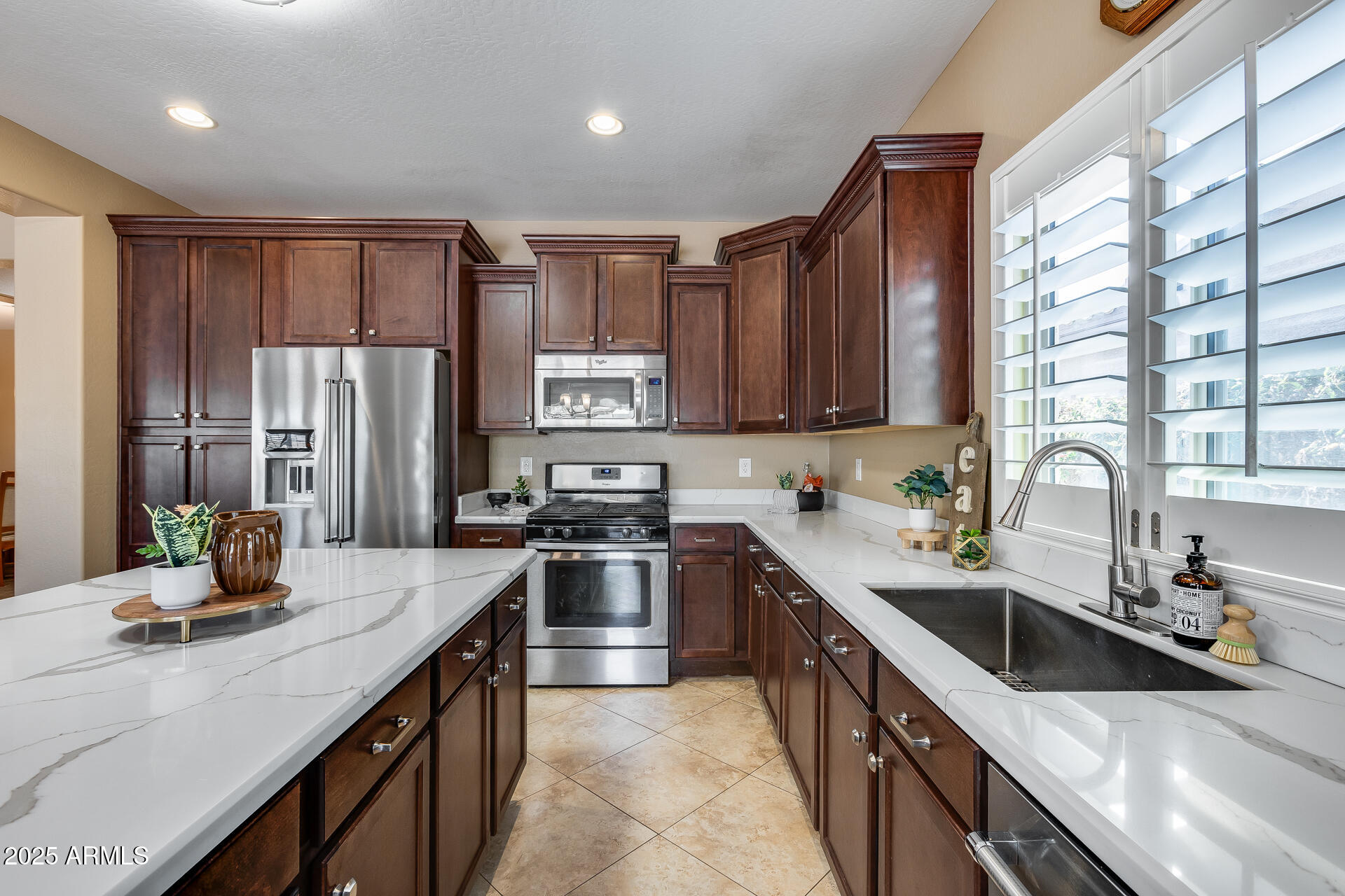 9952 W JESSIE Lane