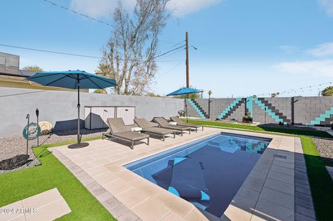 Photo of 2101 N 25th Place, Phoenix, AZ 85008 (MLS # 6945585)