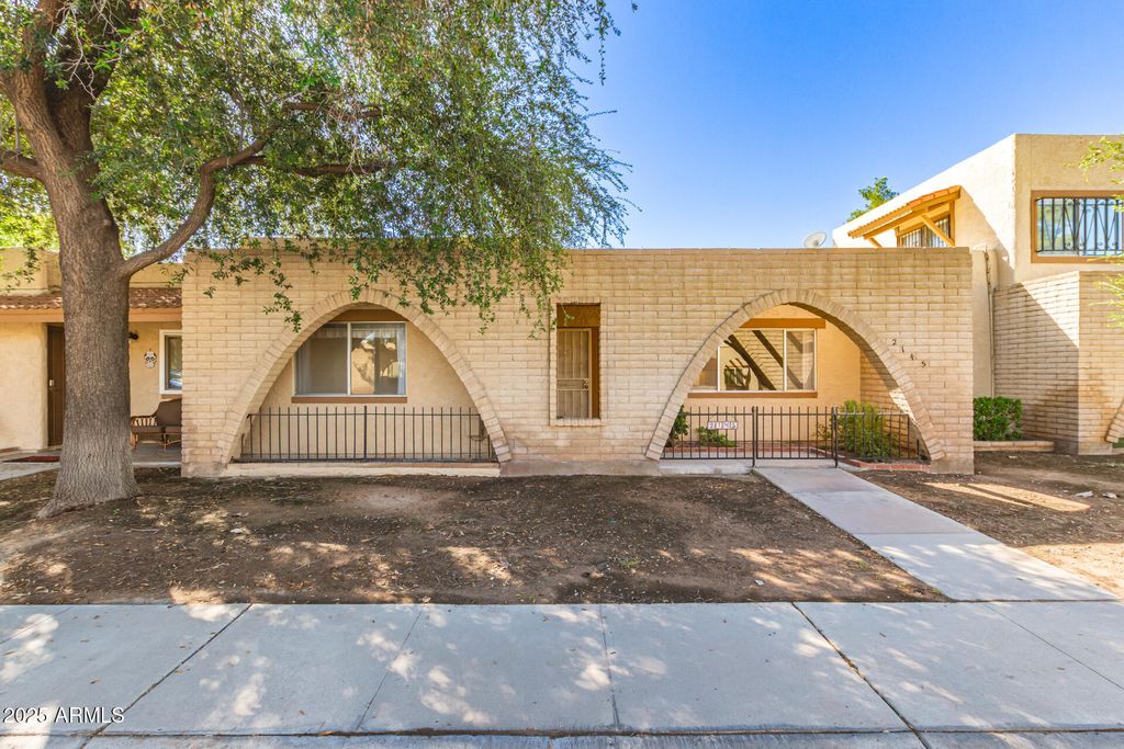 Photo of 2145 E Ellis Drive, Tempe, AZ 85282 (MLS # 6930832)