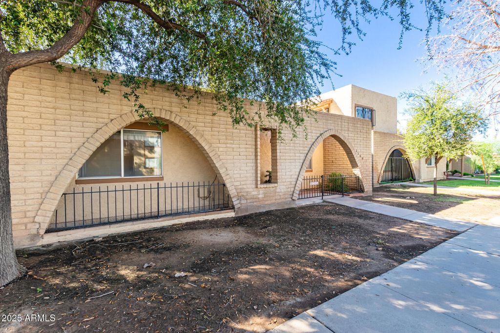 Photo of 2145 E Ellis Drive, Tempe, AZ 85282 (MLS # 6930832)