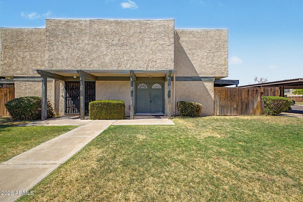 Photo of 6048 W Golden Lane, Glendale, AZ 85302 (MLS # 7029991)