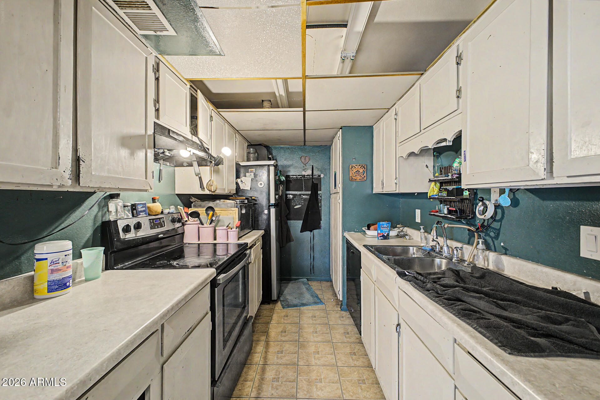 6048 W GOLDEN Lane