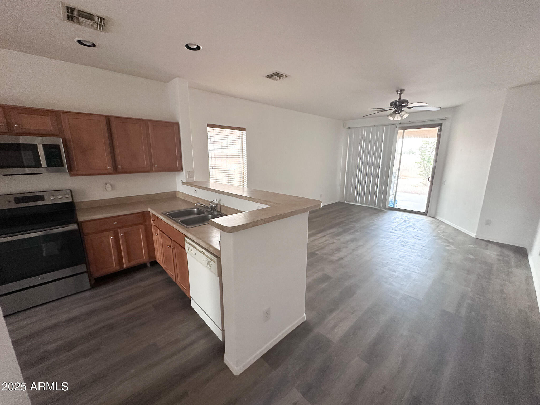 11560 W KINDERMAN Drive