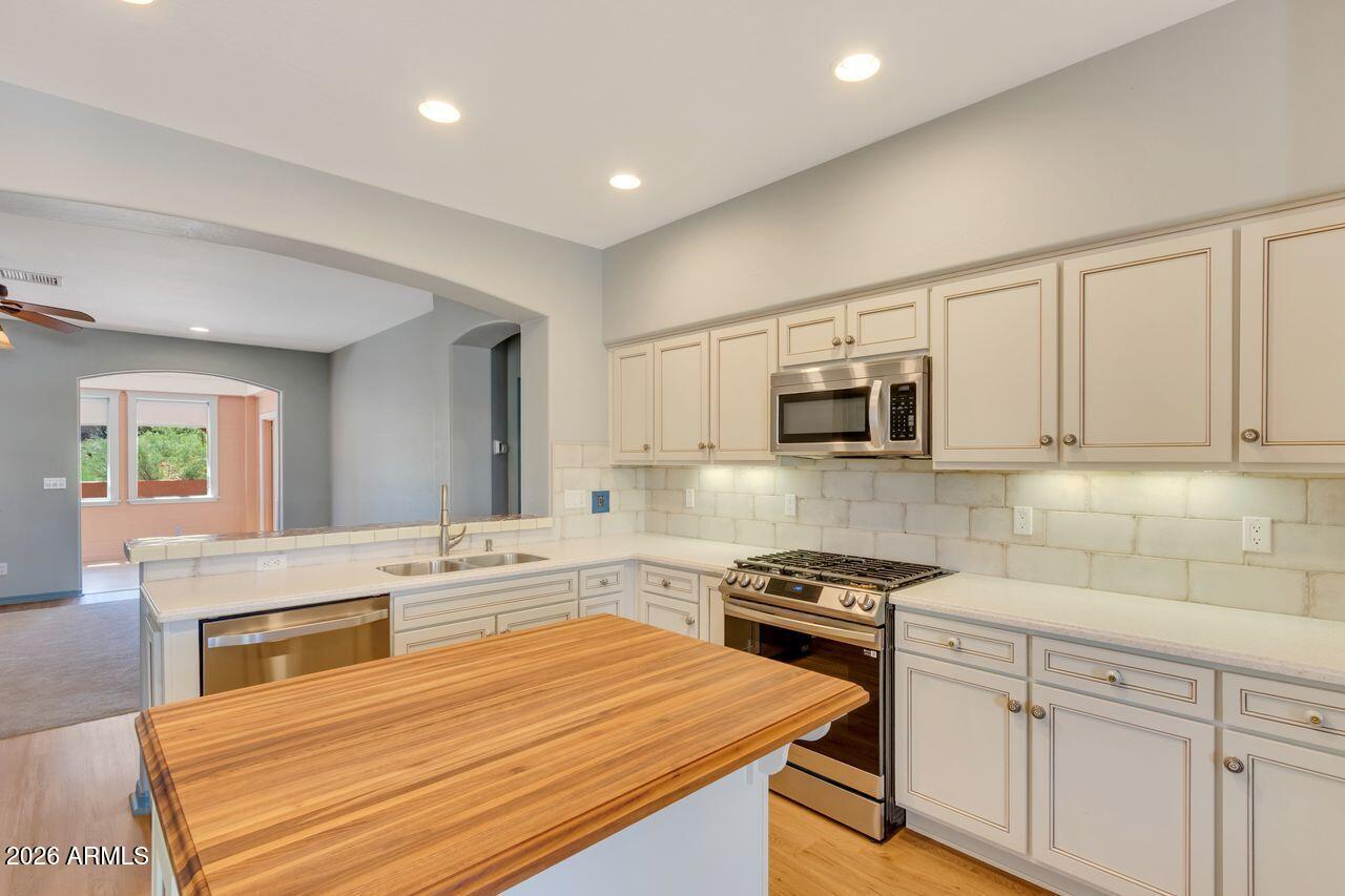 110 E BIGHORN Court