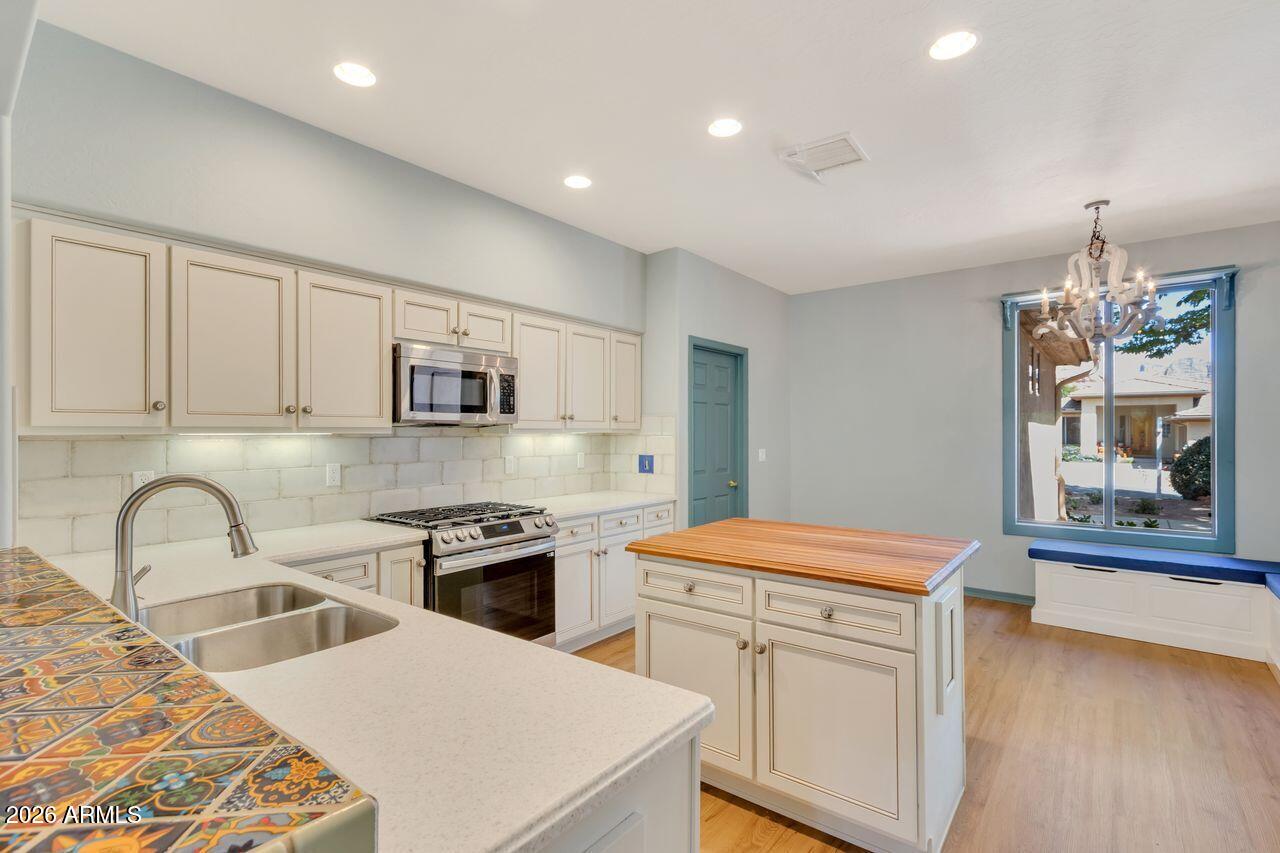 110 E BIGHORN Court
