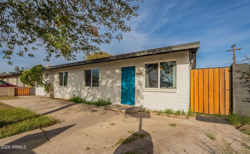 Photo of 1021 N Harold Street, Tempe, AZ 85288 (MLS # 6990396)