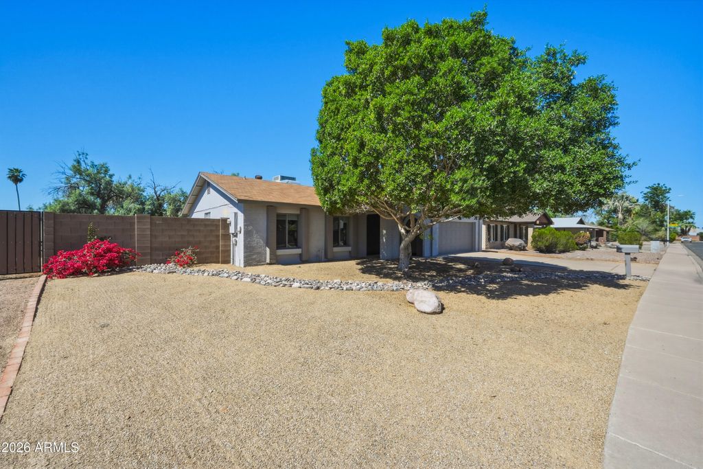 Photo of 4650 S Parkside Drive, Tempe, AZ 85282 (MLS # 6998682)