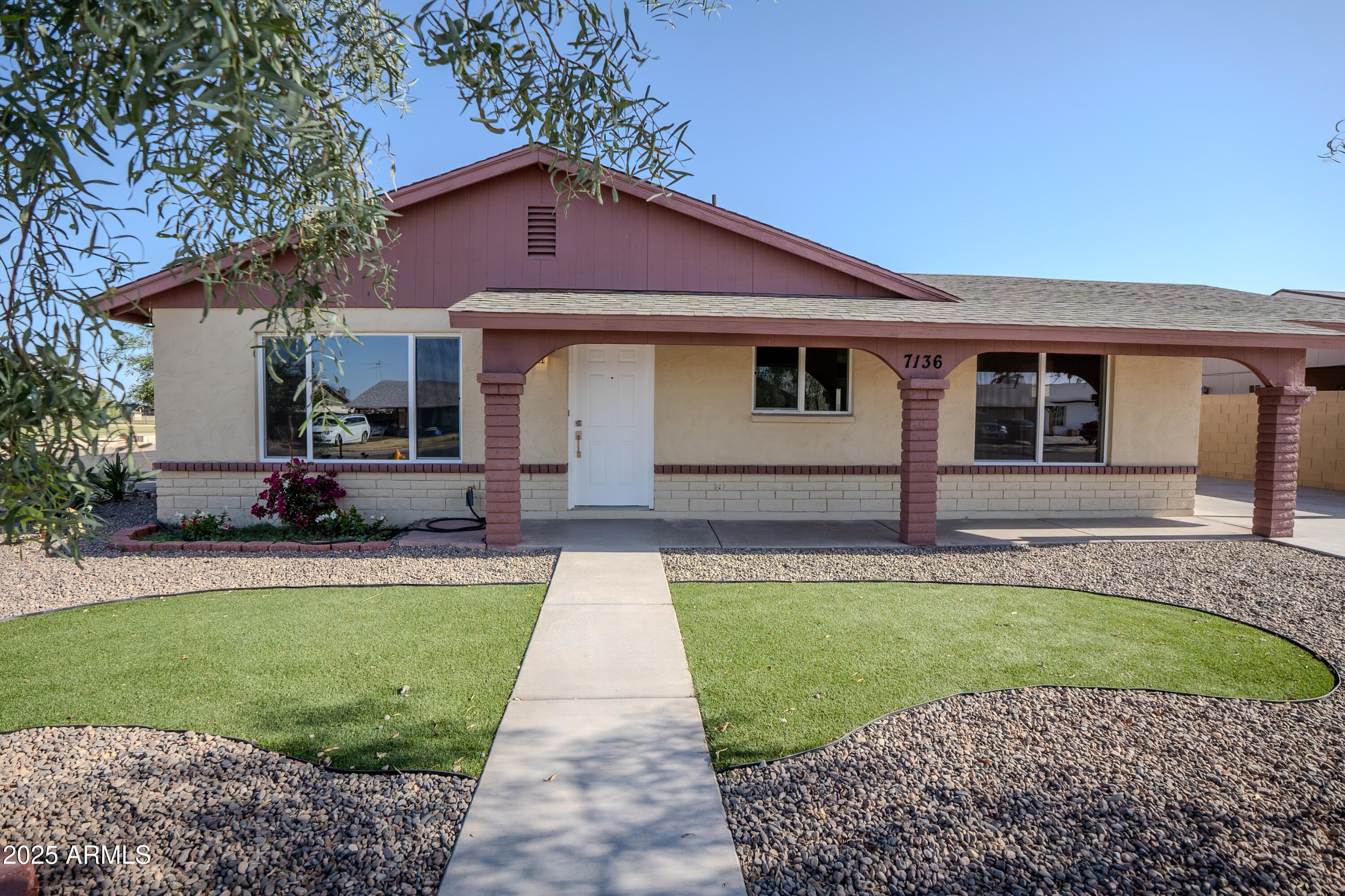 7136 W Cheryl Drive