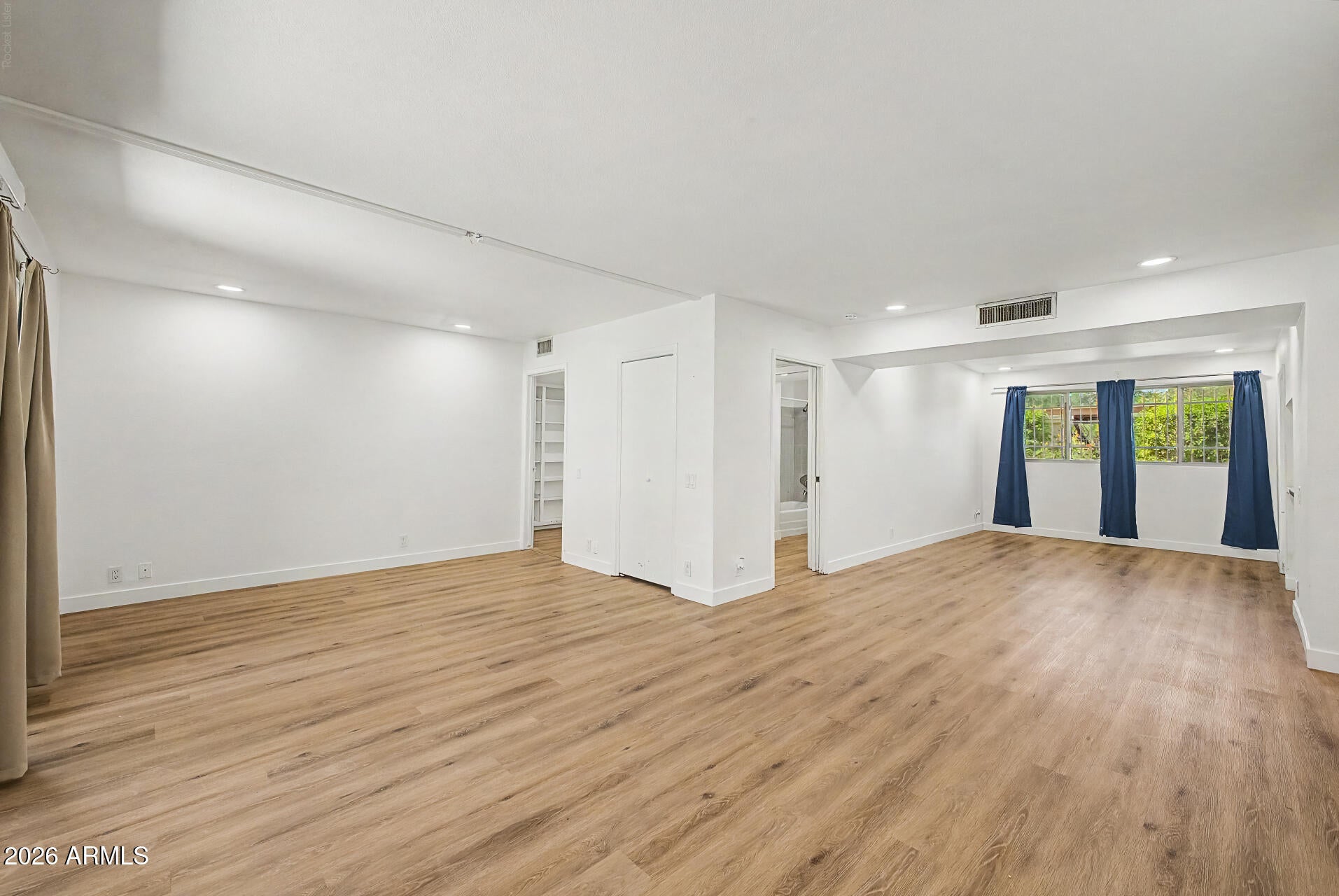 520 W CLARENDON Avenue C3