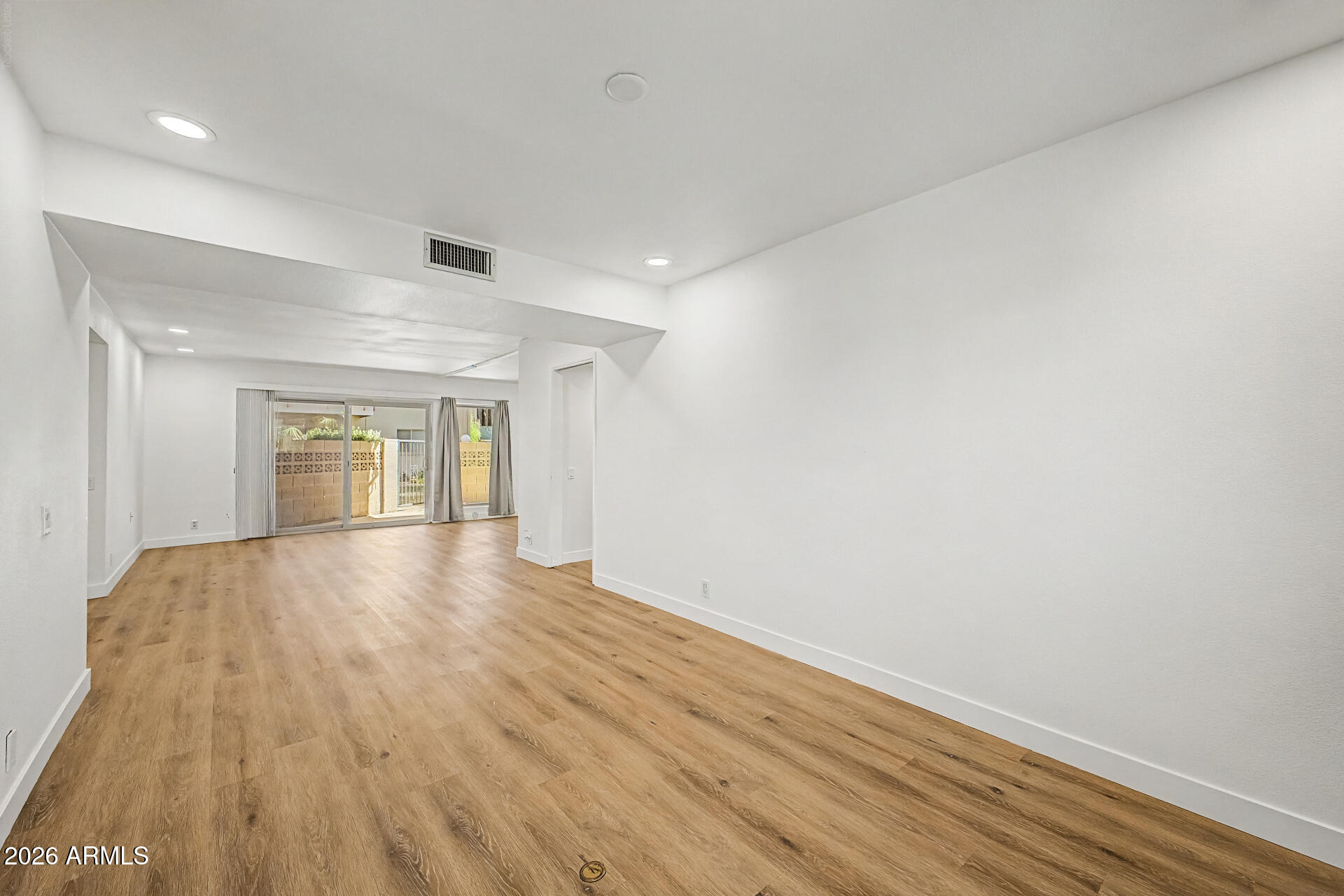 520 W CLARENDON Avenue C3