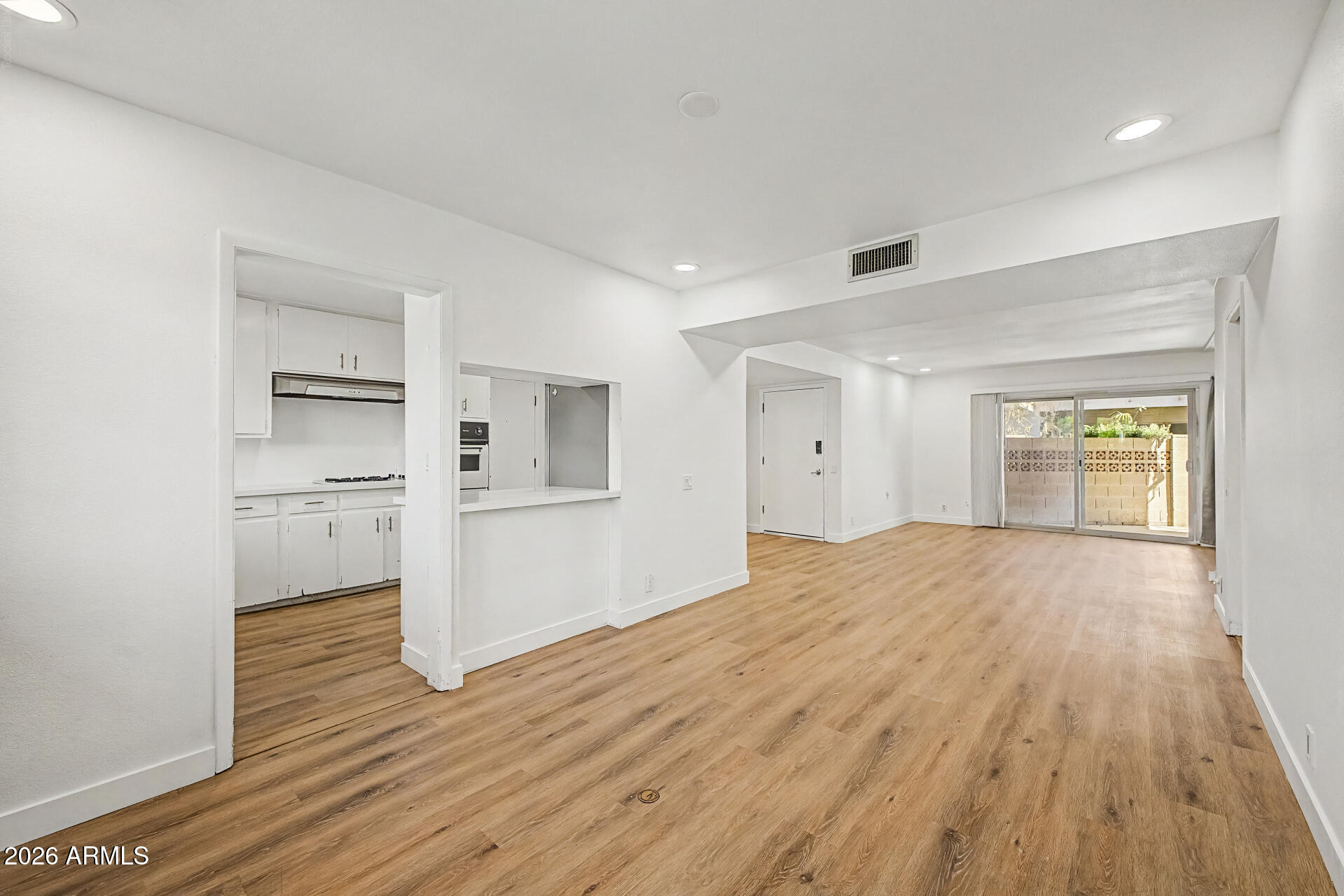 520 W CLARENDON Avenue C3
