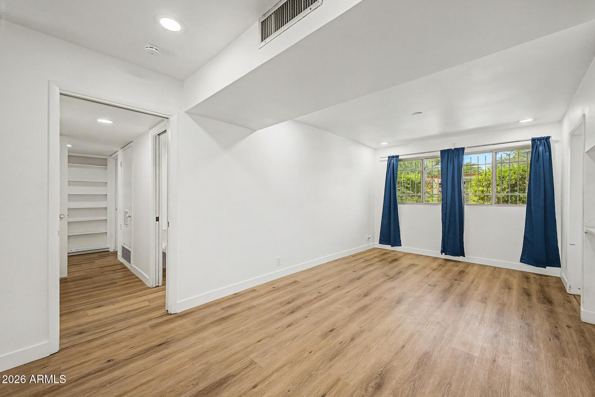 520 W CLARENDON Avenue C3