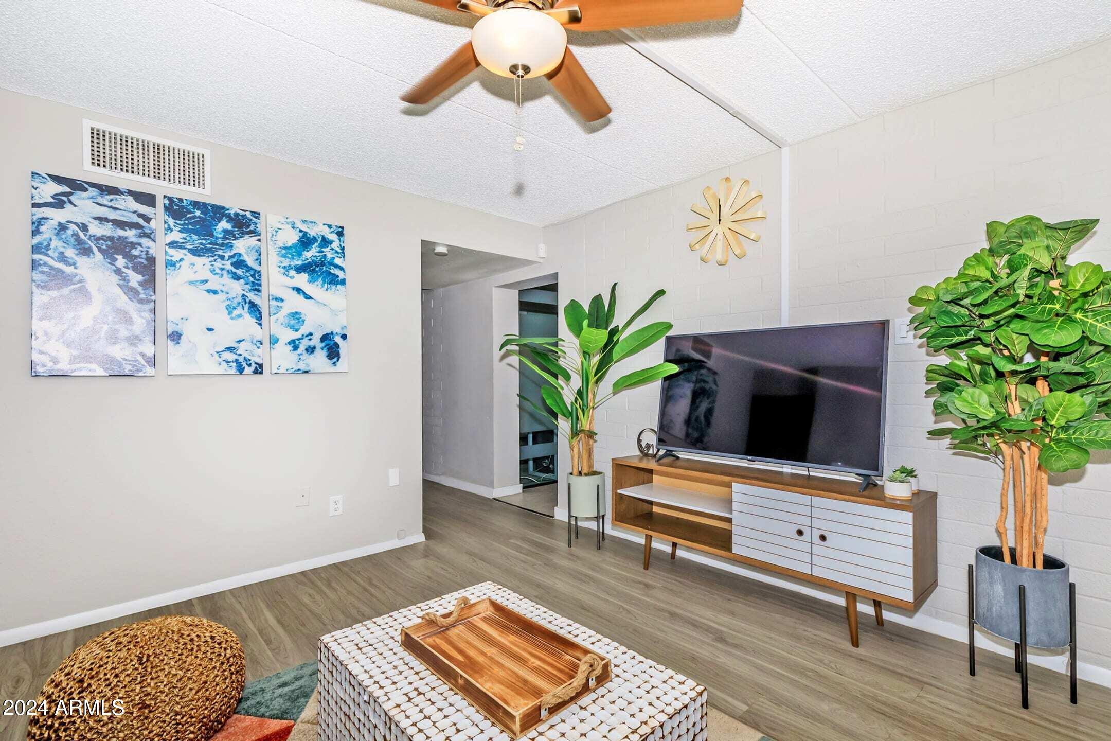 615 S HARDY Drive 2W