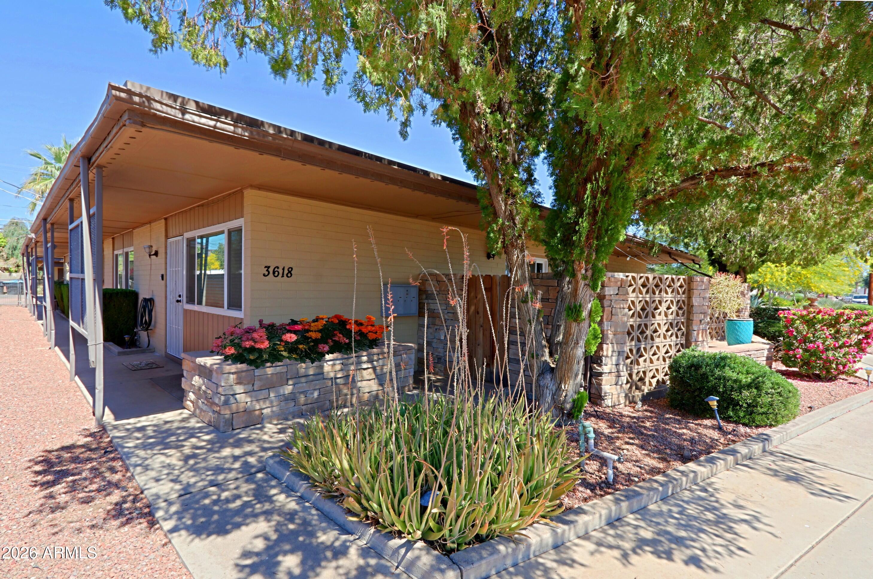 3618 E MONTECITO Avenue