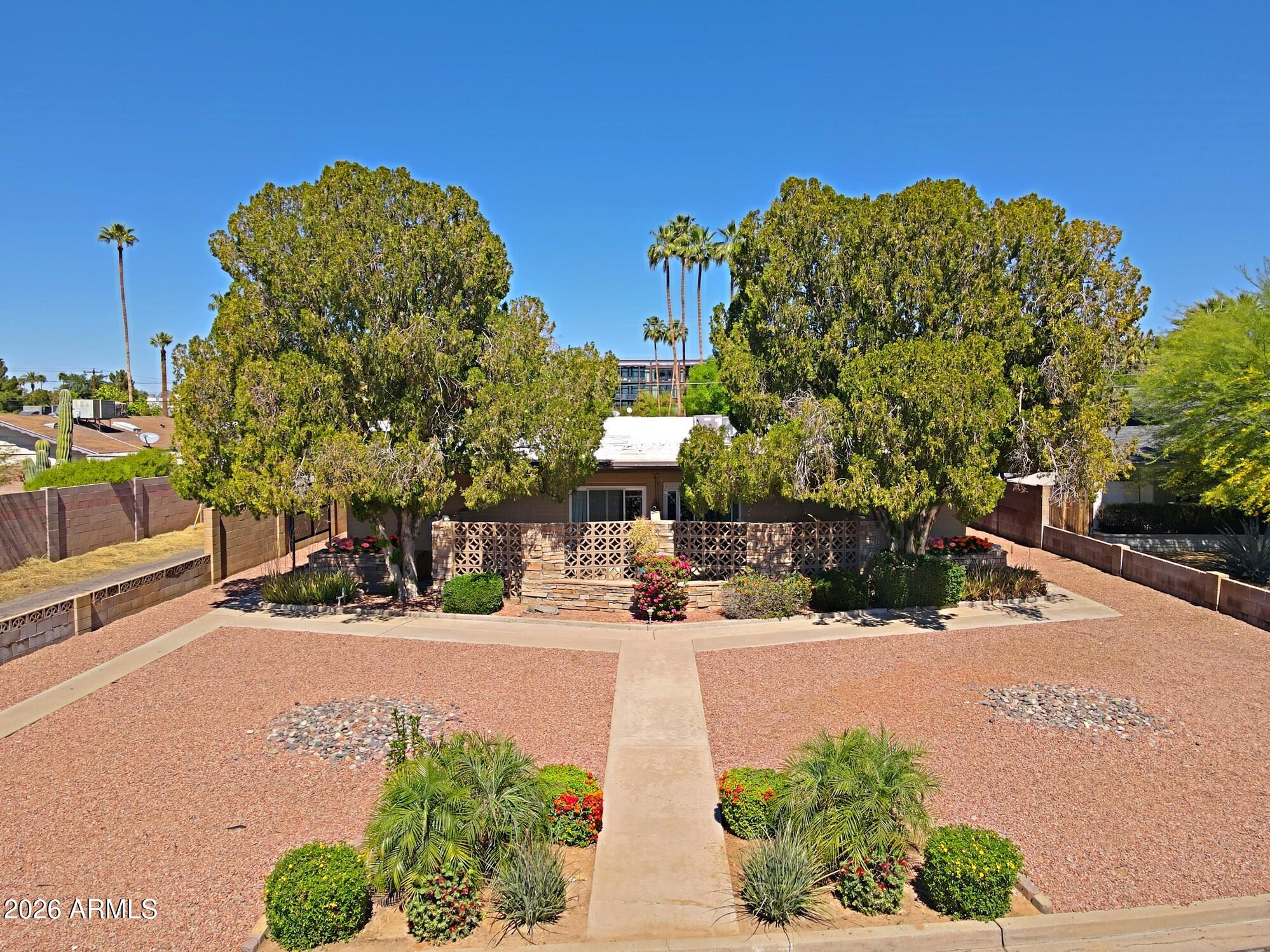 3618 E MONTECITO Avenue