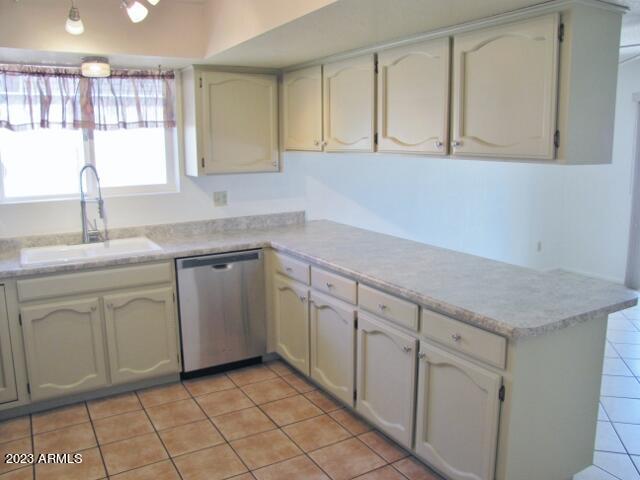 VISTA VILLAGE UNIT 5 - Residential Lease