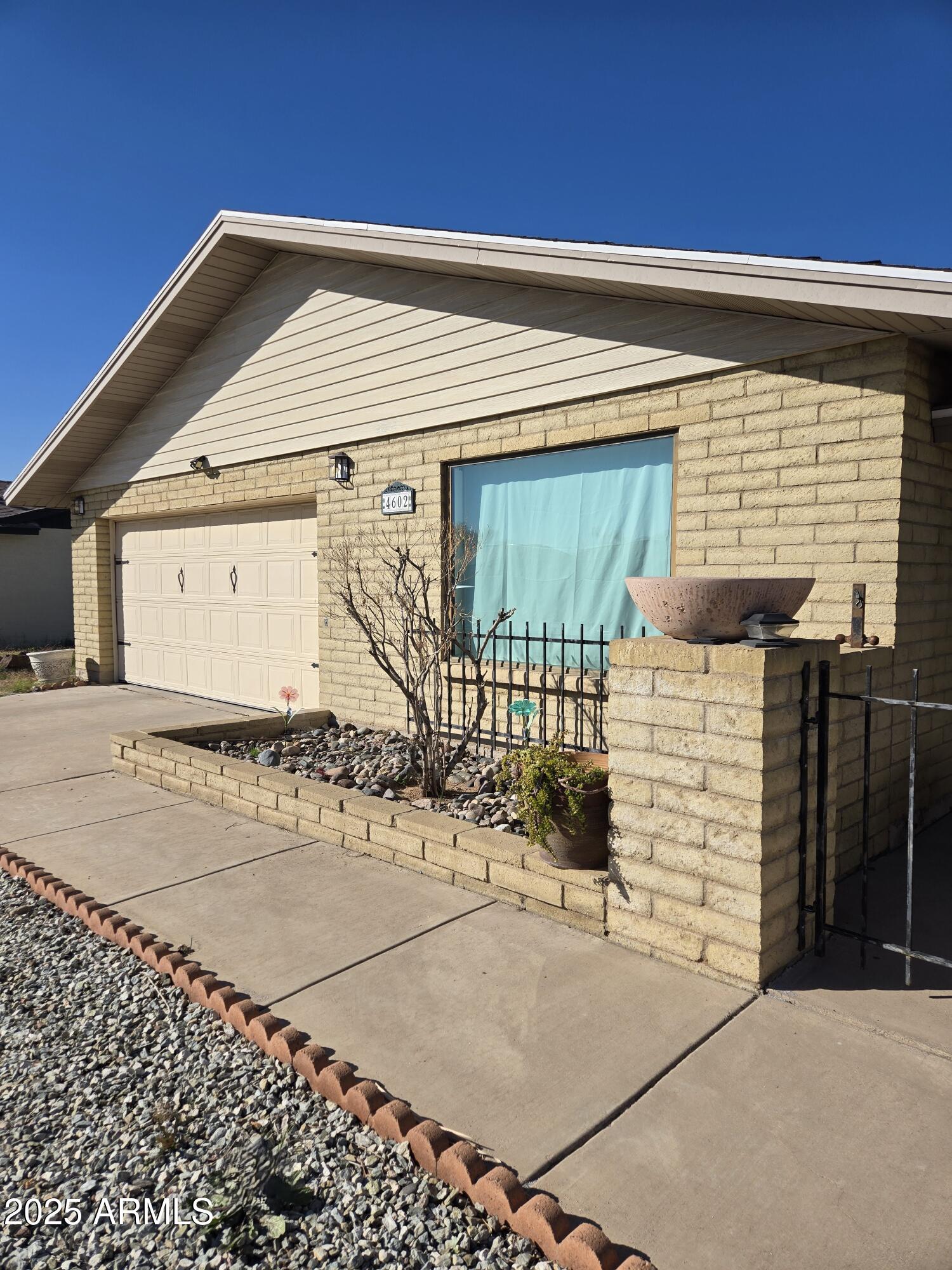 4602 W POINSETTIA Drive