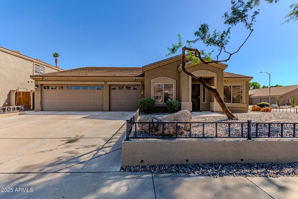 Photo of 8479 W Berridge Lane, Glendale, AZ 85305 (MLS # 6927656)