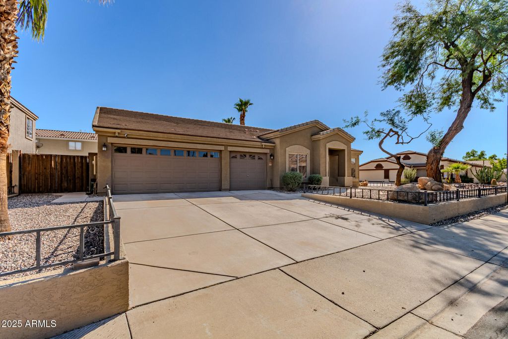 Photo of 8479 W Berridge Lane, Glendale, AZ 85305 (MLS # 6927656)