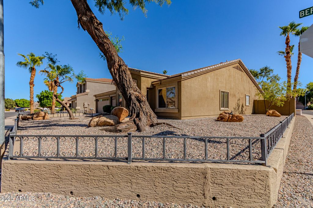 Photo of 8479 W Berridge Lane, Glendale, AZ 85305 (MLS # 6927656)