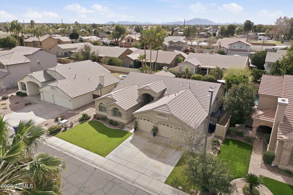 Photo of 981 E Constitution Drive, Gilbert, AZ 85296 (MLS # 6989776)