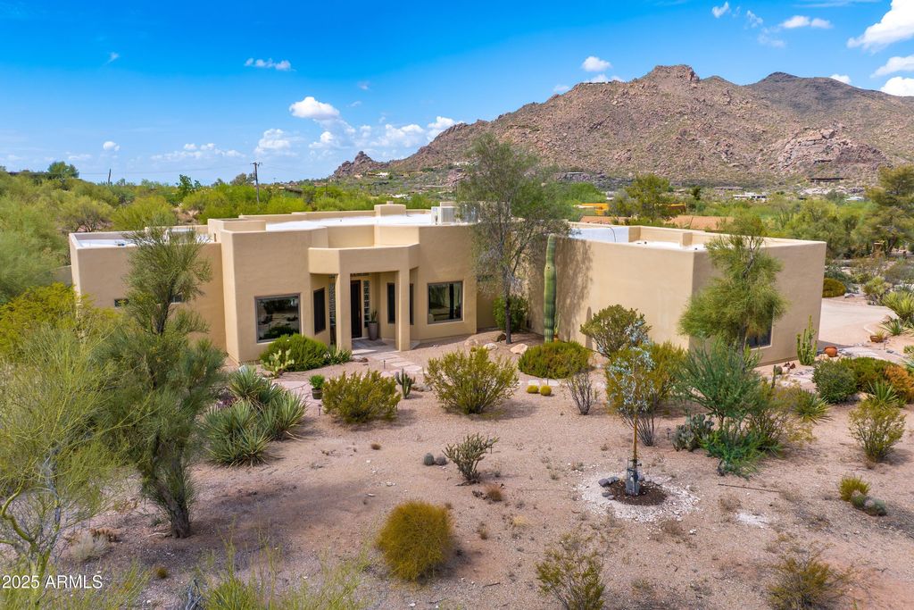 Photo of 37095 N Bloody Basin Road, Carefree, AZ 85377 (MLS # 6897810)