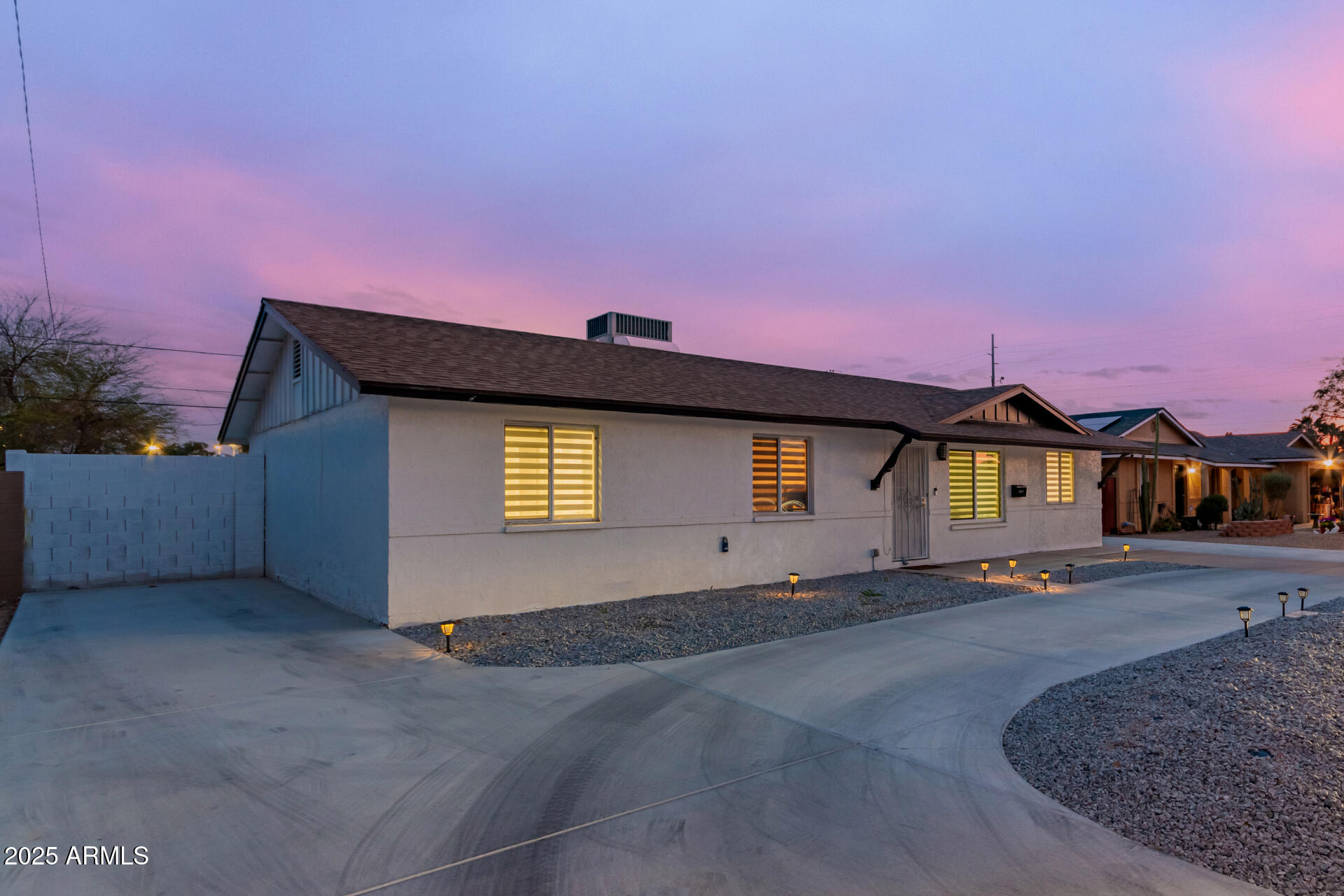 3209 E MARILYN Road