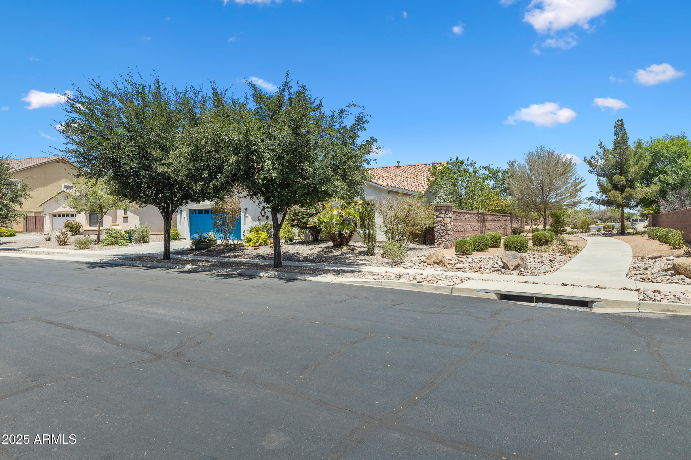 2992 E POWELL Way