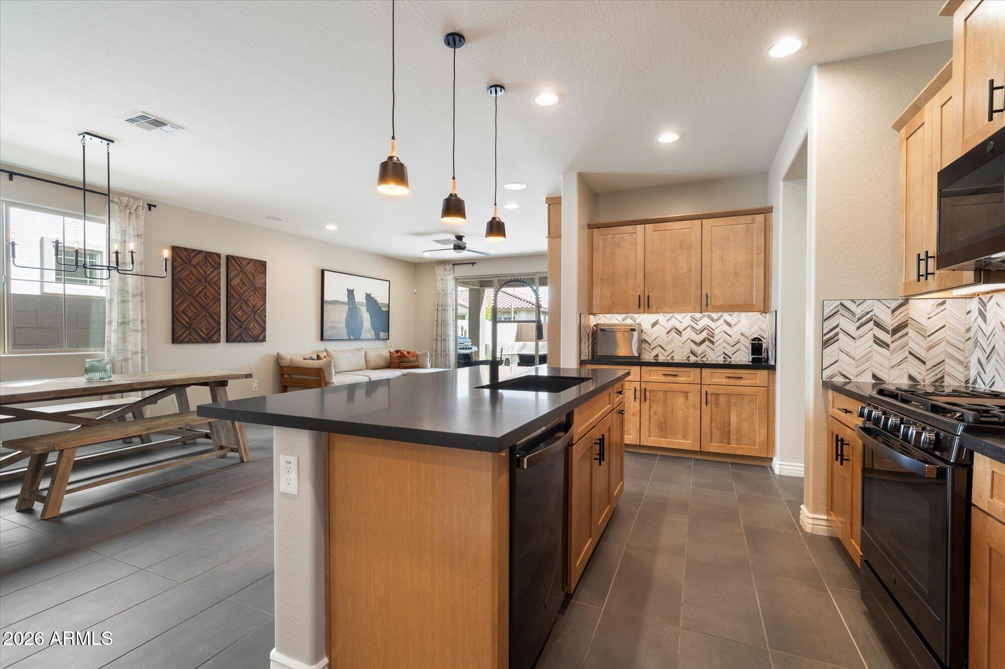 11623 W MARGUERITE Avenue