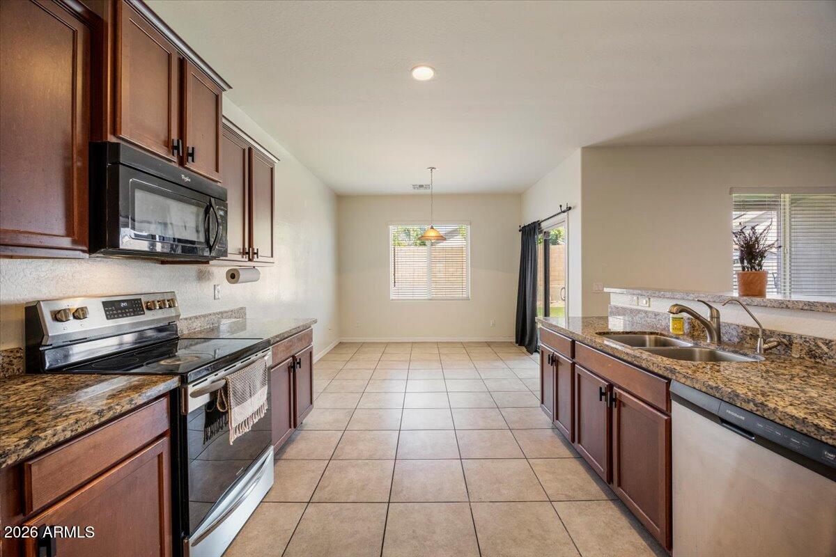 25436 W MALDONADO Court