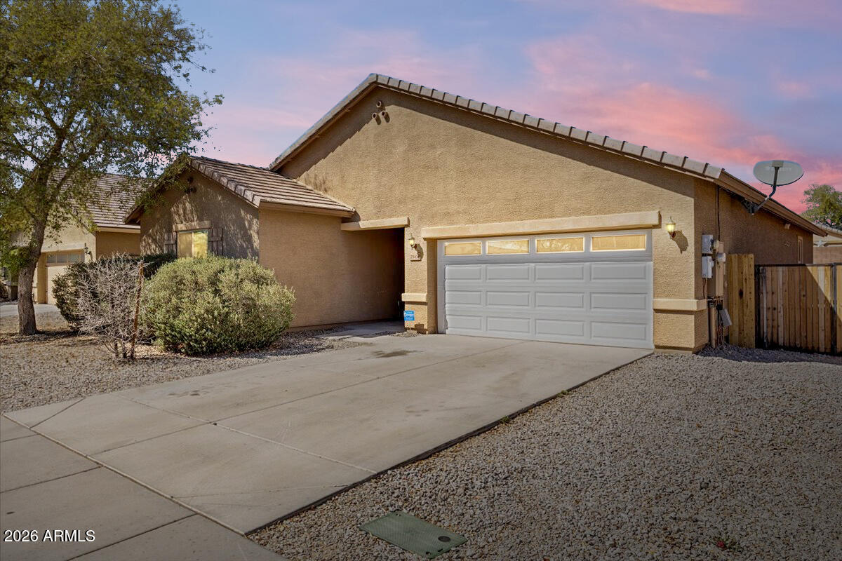 25436 W MALDONADO Court