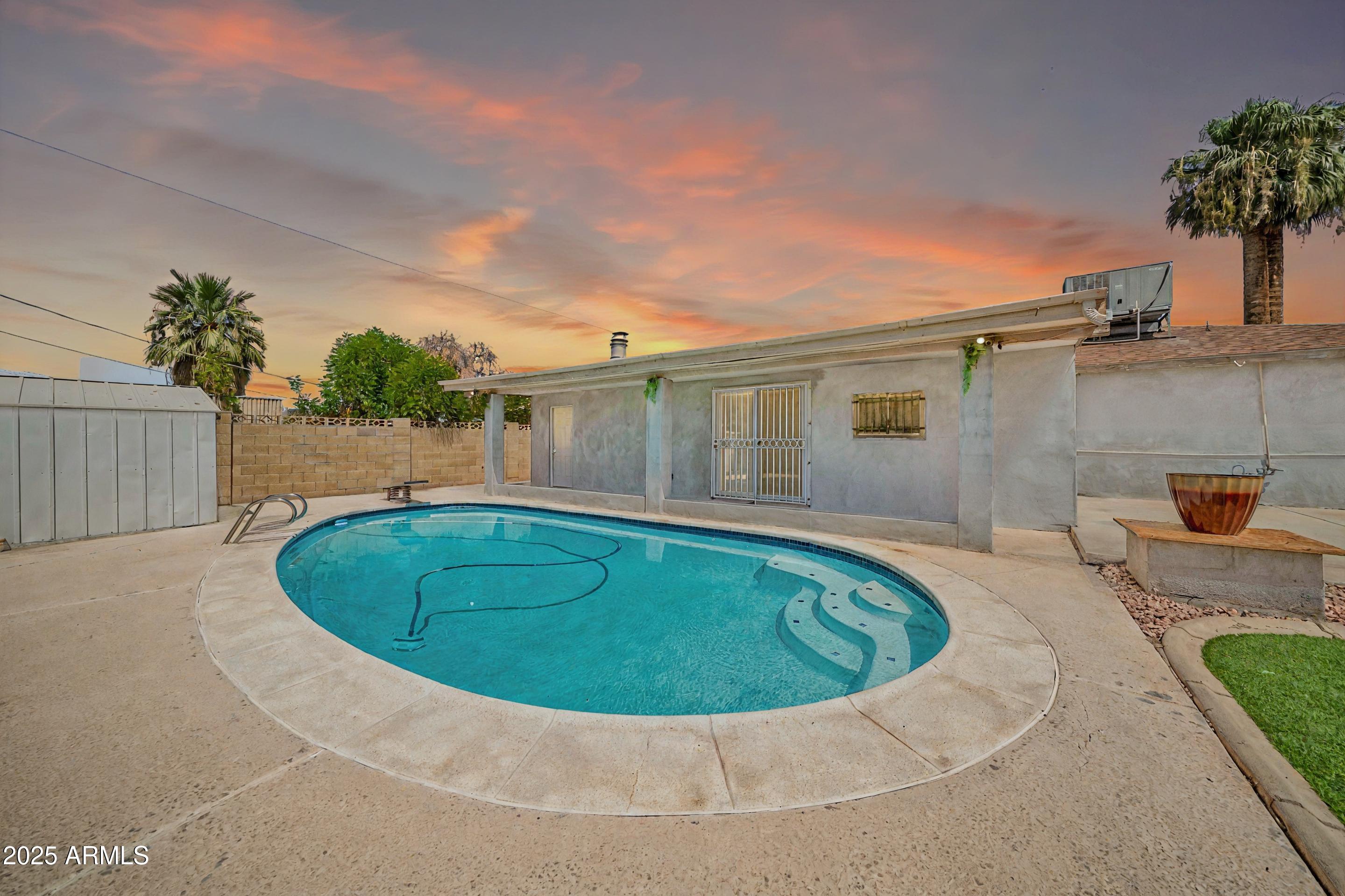 3221 W SELLS Drive
