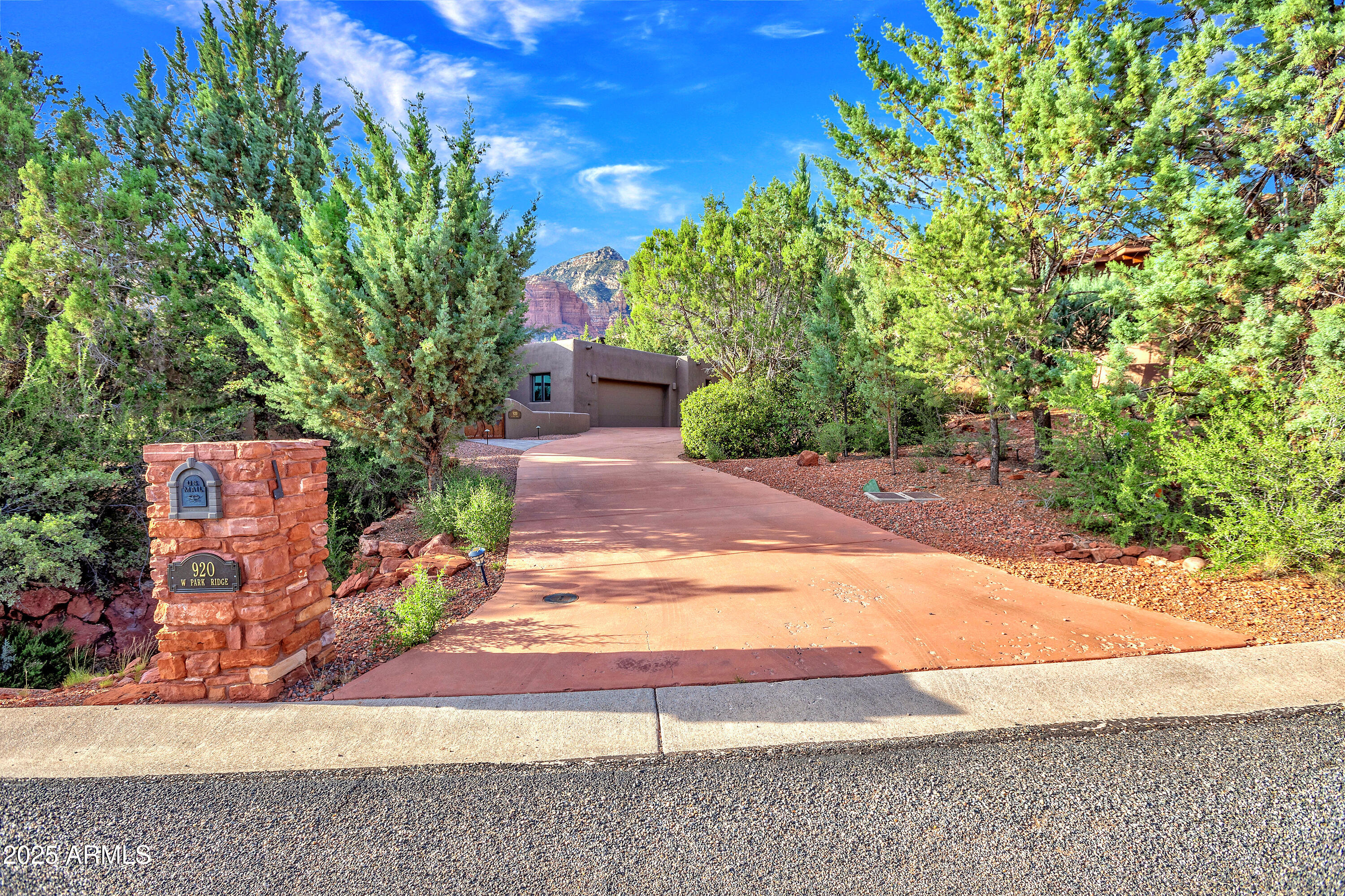 920 W PARK RIDGE Drive