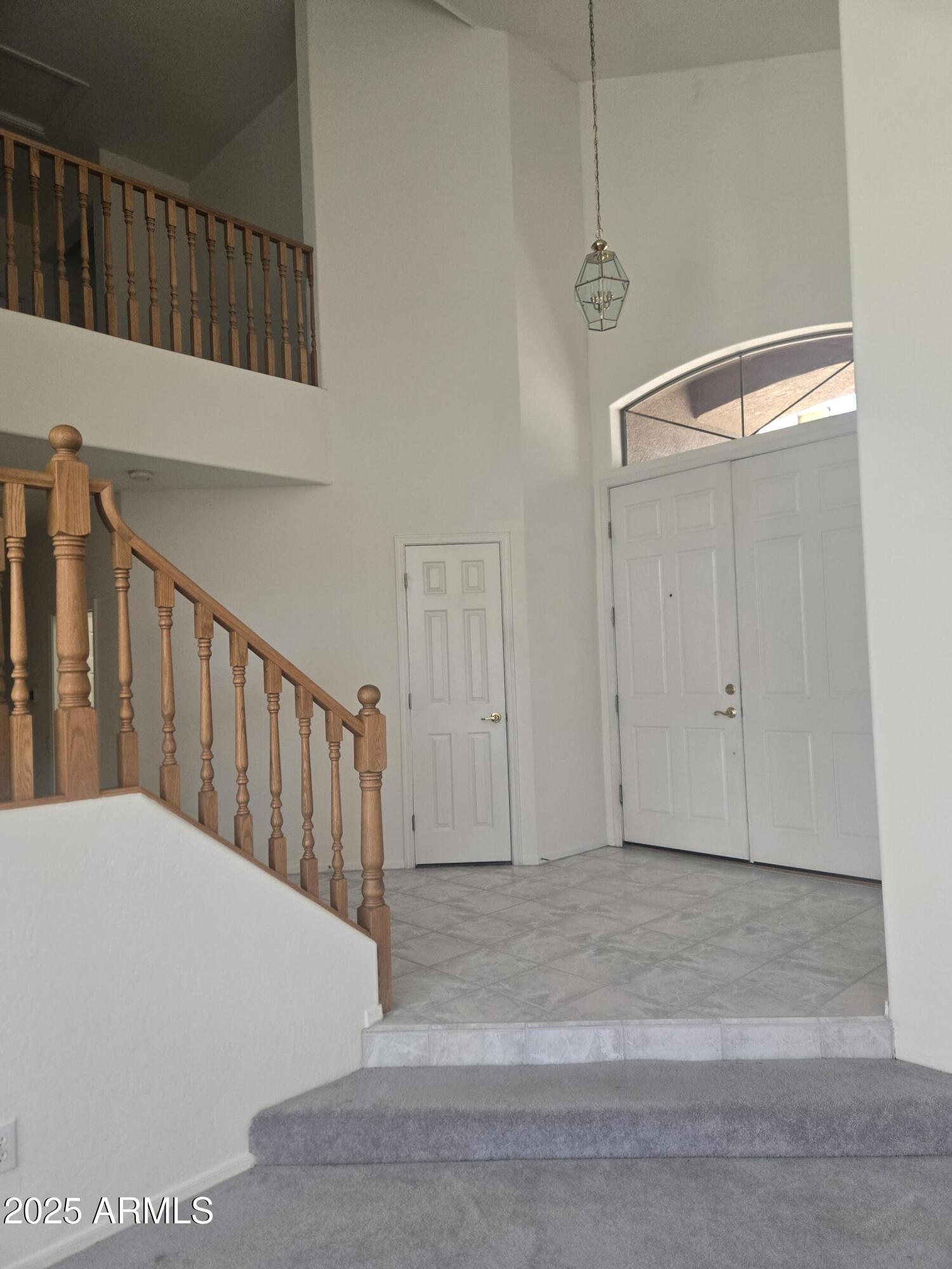 955 W LAUREL Avenue