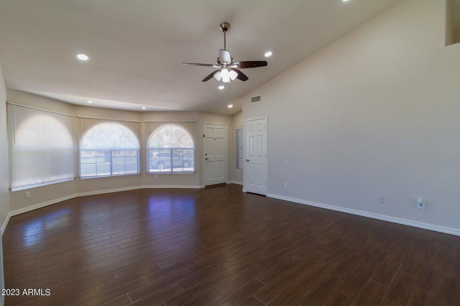 7655 W Sunnyside Drive