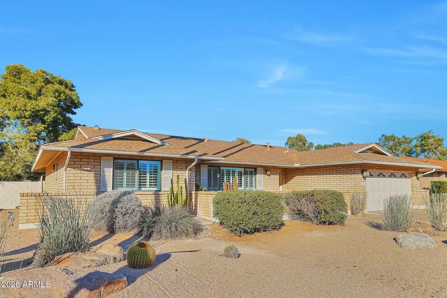McCormick Ranch home in a cul-de-sac with end of the street access to green belt walking paths, parks and restaurants. This Cozy remodeled home with features a large kitchen island, wood like looking tile flooring ,stainless steel appliances,  and granite countertops. New HVAC system installed in 2021 and hot water heater in 2023.
This split floor plan home has a large primary suite with a custom tiled shower and walk in closet. Relax in a gorgeous & lush private backyard with fireplace and patio. Amazing location for walking to Luci's on the Grove or The Vig. Easy freeway access to the 101. Convenient to Nearby Shopping and Diamond Backs spring training facility,