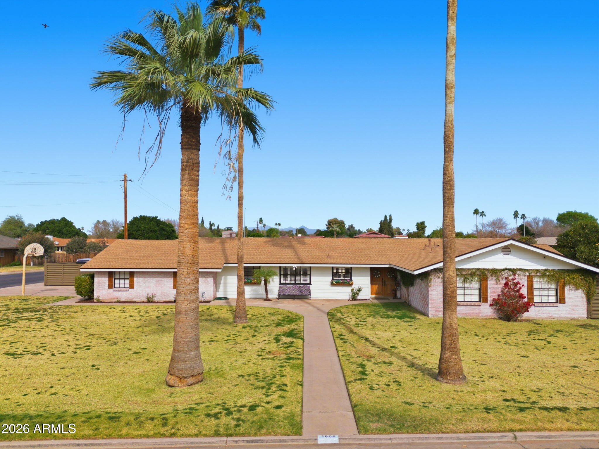 1808 E Glencove Street