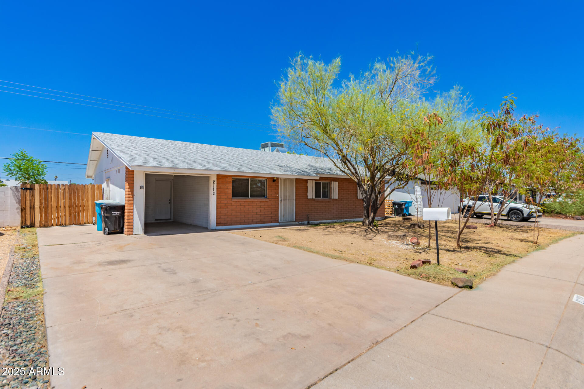 2112 W DAHLIA Drive