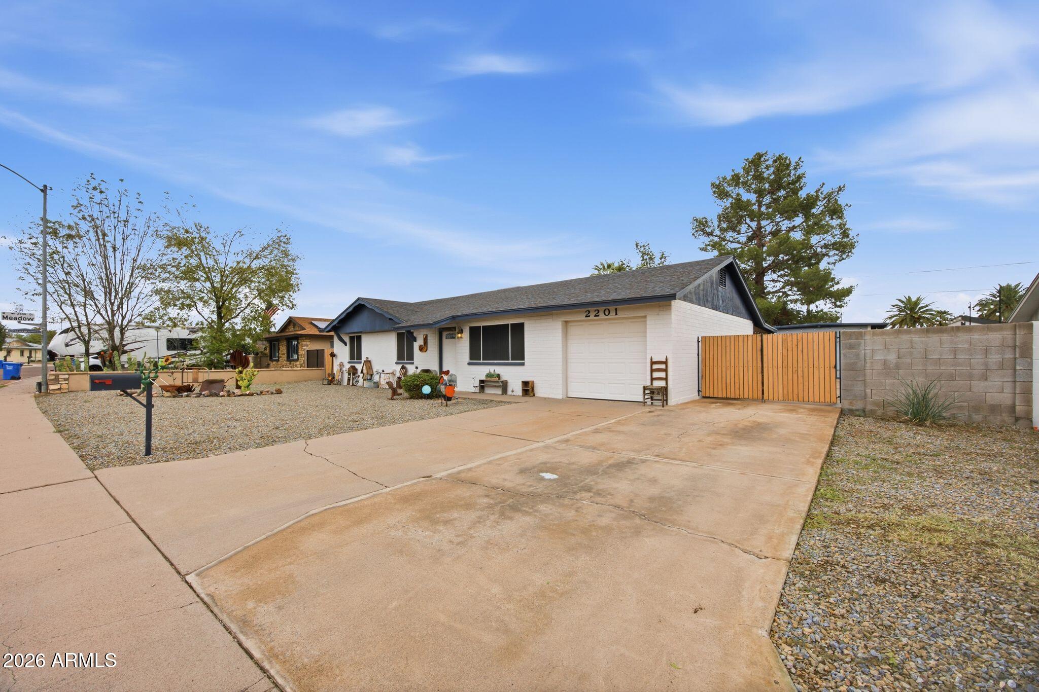 2201 W MEADOW Drive