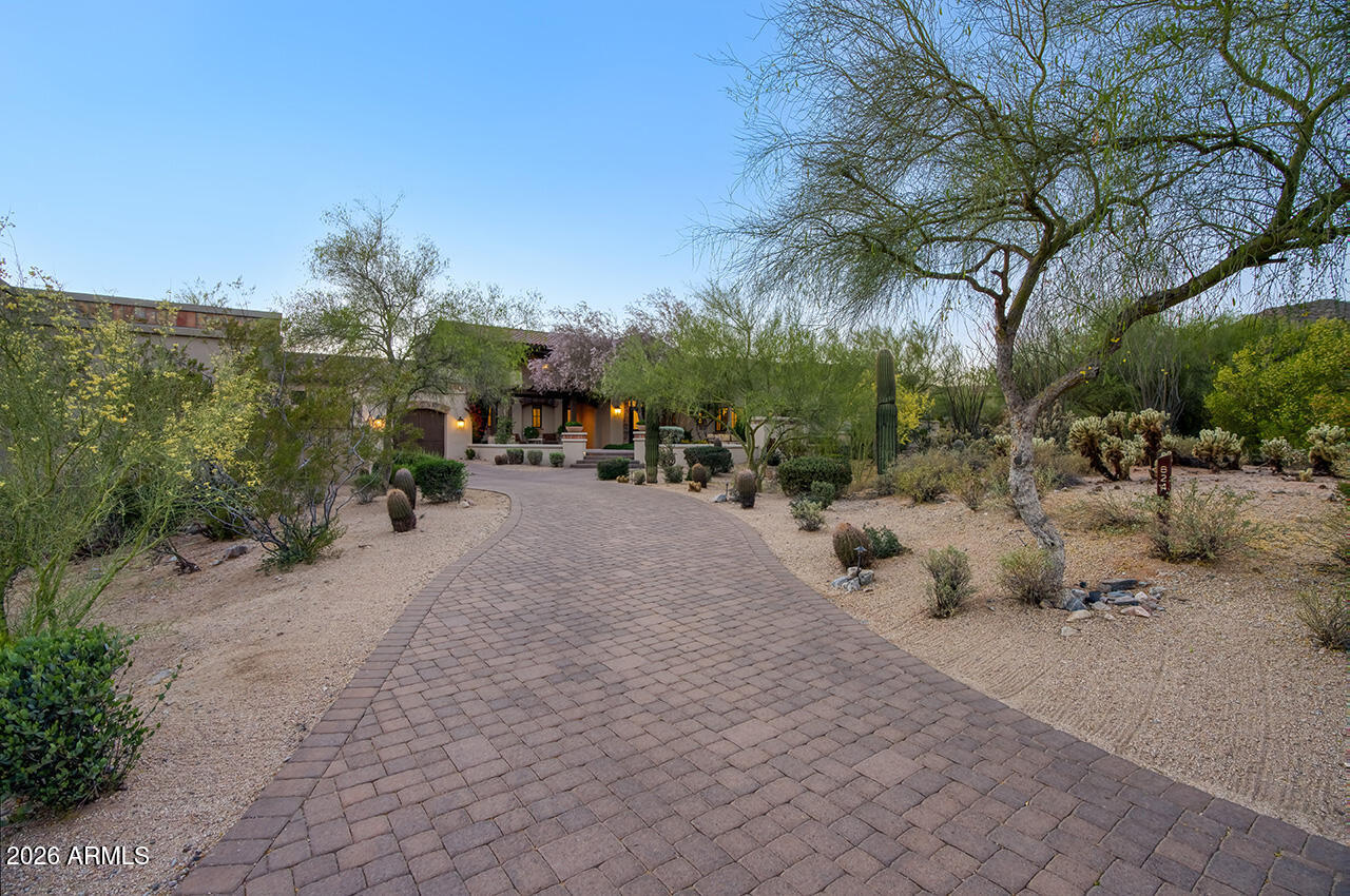 9820 E THOMPSON PEAK Parkway 824