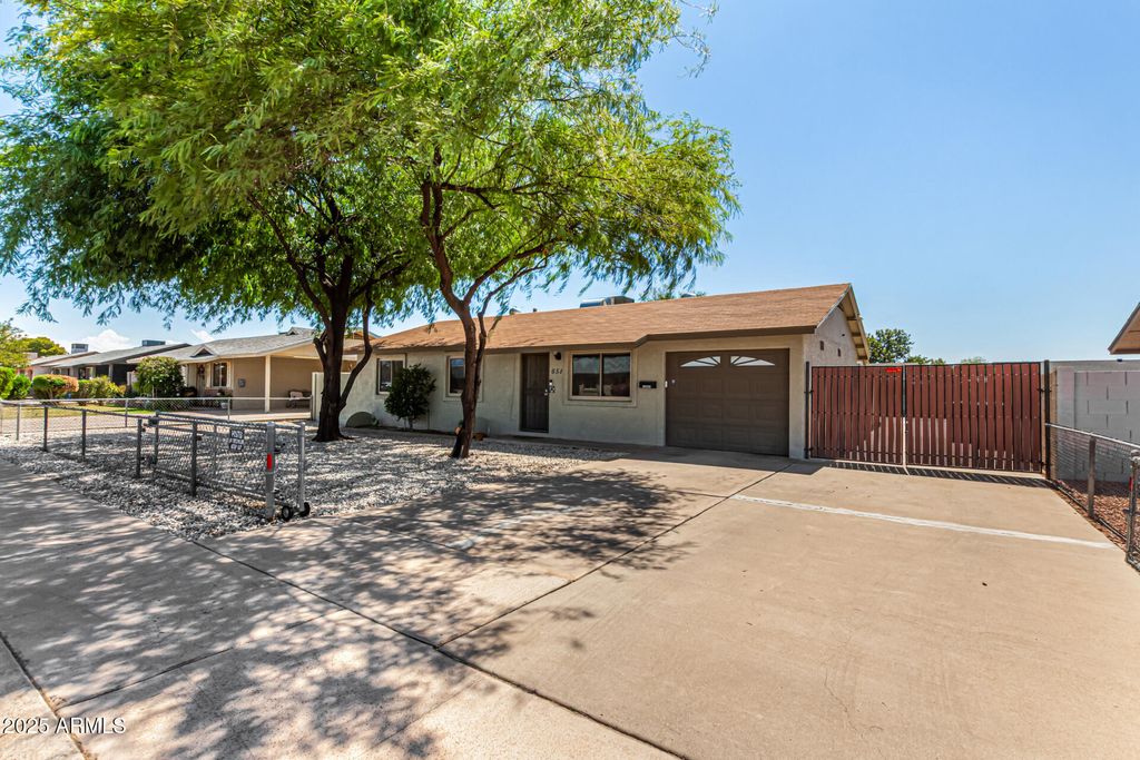 Photo of 651 E Carla Vista Drive, Chandler, AZ 85225 (MLS # 6918464)